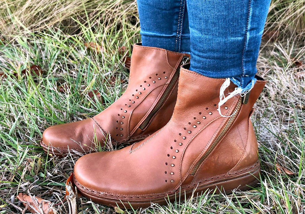 Cetona Womens Wide Leather Comfortable Supportive Ankle Boots