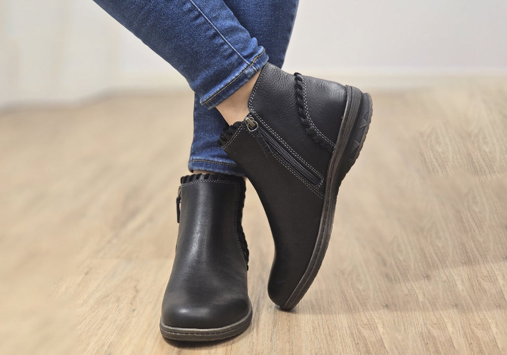Fallston Womens Comfortable Wide Fit Leather Ankle Boots