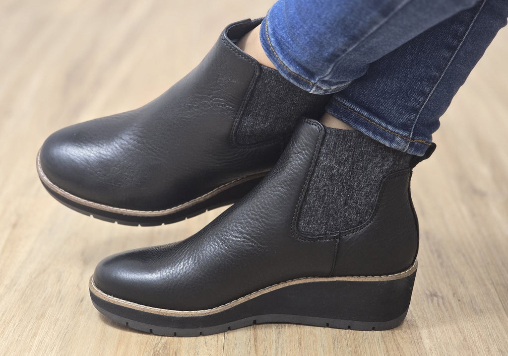 Ferna Womens Comfortable Leather Wedge Ankle Boots