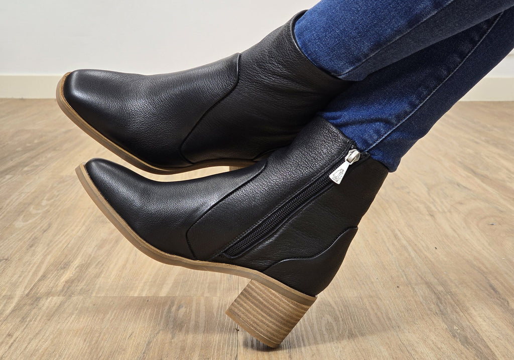 Superb Womens Leather Comfortable Mid Heel Ankle Boots