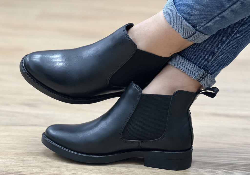 Meredith Womens Comfortable Brazilian Leather Ankle Boots