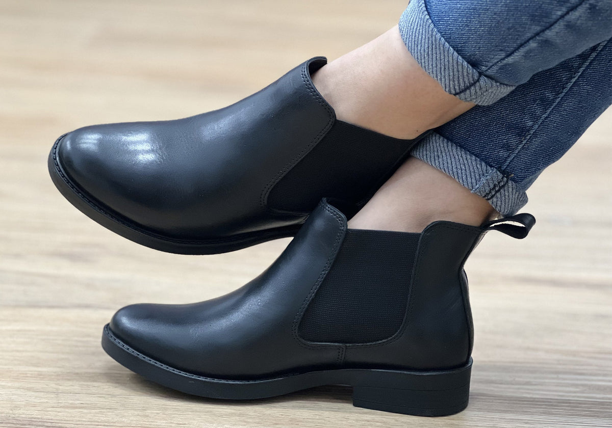 Meredith Womens Comfortable Brazilian Leather Ankle Boots