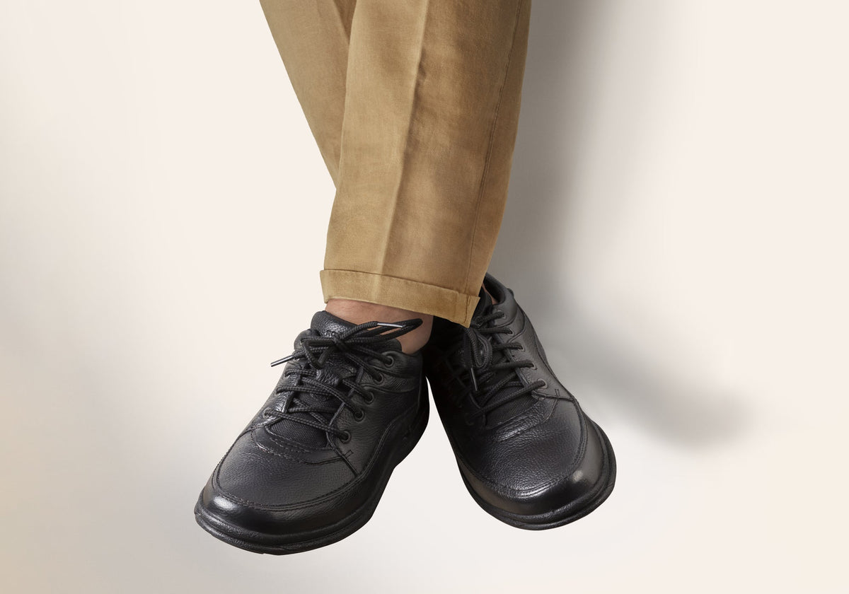 World Tour Classic Mens Comfort Wide Fit Walking Shoes