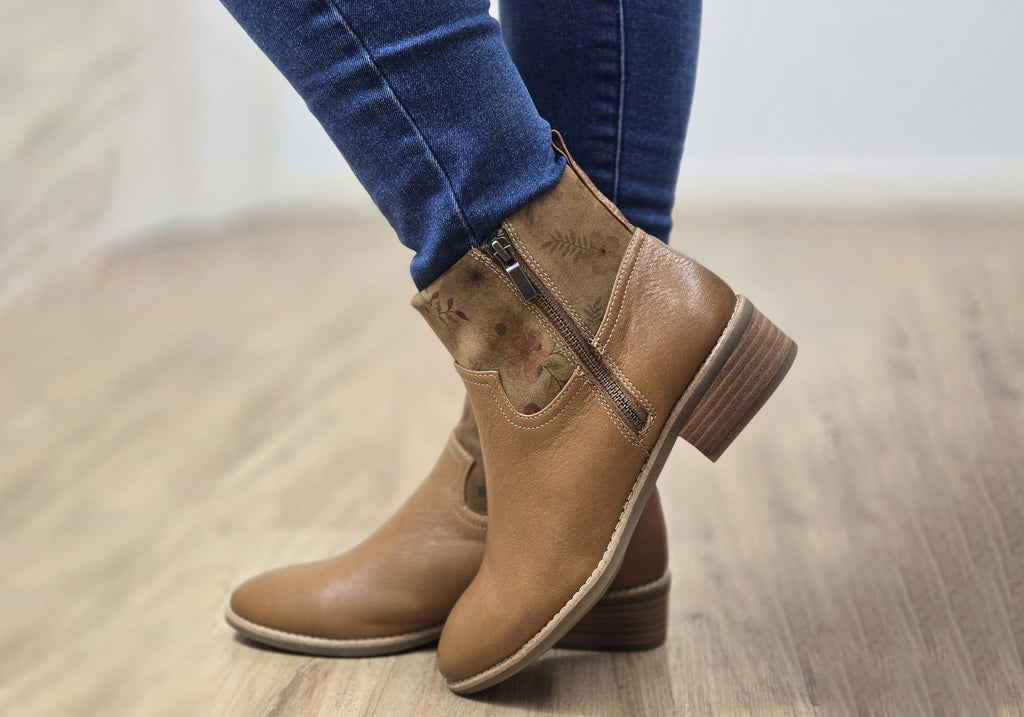 Carter Womens Wide Fit Comfortable Leather Ankle Boots
